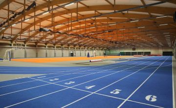 Uczniowie ZSOMS pierwszymi gośćmi w nowej hali lekkoatletycznej