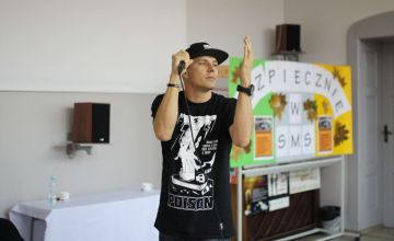 „Żyj poza klatką” multimedialne show