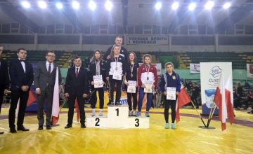 6 medali zapaśników