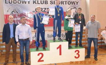 Pięć medali zapaśników