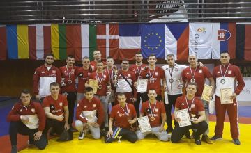 Zapaśniczki z medalami na zawodach w Łukowie