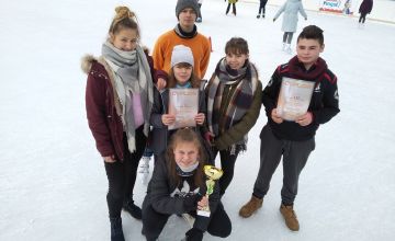 Dziewczęta najlepsze w biegach łyżwiarskich