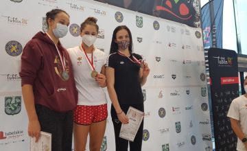 Magdalena Modrzejewska na podium Mistrzostw Polski