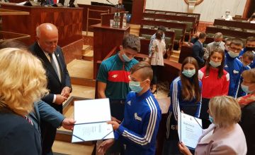 Sportowcy i trenerzy wyróżnieni w czasie obrad Sejmiku Województwa