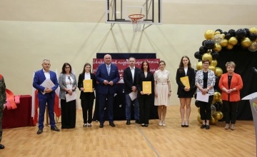 Czas pożegnania – klasy sportowe i mundurowe kończą edukację w ZSOMS