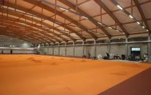 Wylewanie nawierzchni tartanowej (1)
