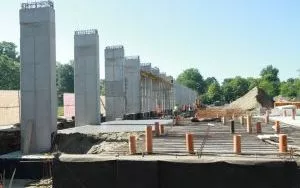 Słupy żelbetowe, ściany i bramy (7)