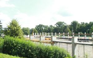 Słupy żelbetowe, ściany i bramy (9)