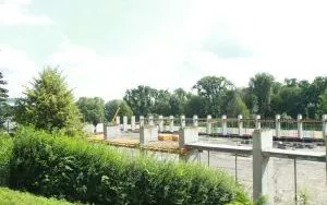 Słupy żelbetowe, ściany i bramy (9)